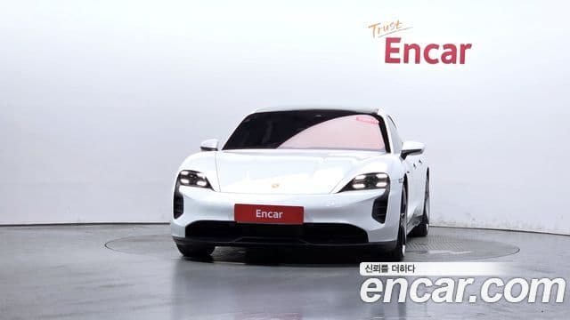 Porsche Taycan 2024 — ფოტო 2/35