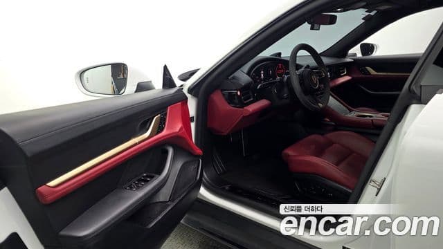 Porsche Taycan 2024 — ფოტო 34/35