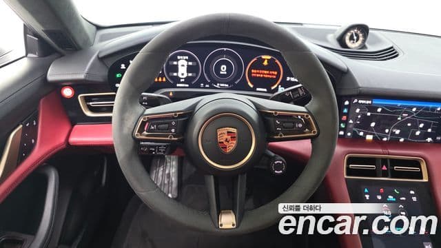 Porsche Taycan 2024 — ფოტო 30/35