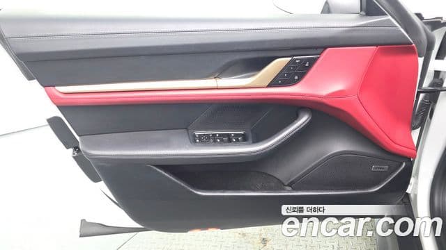 Porsche Taycan 2024 — ფოტო 13/35