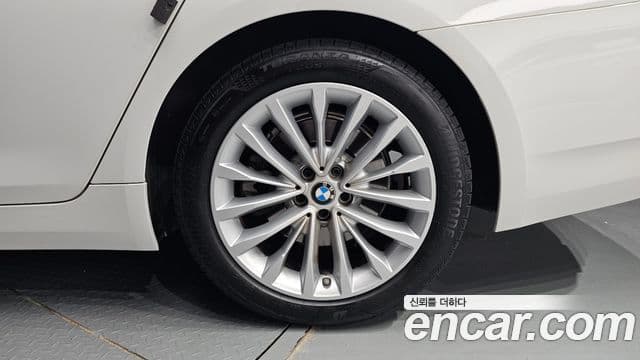 BMW 5 Series 2021 — Şəkil 22/33