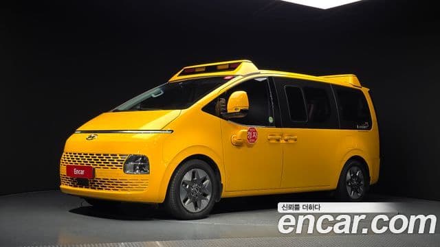Hyundai Staria 2023 — Фото 1/20