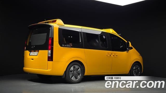 Hyundai Staria 2023 — Фото 2/20