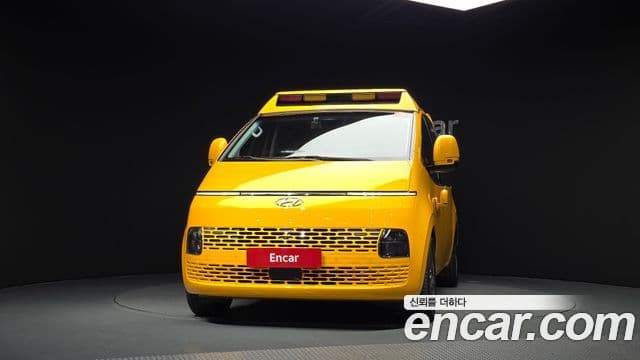 Hyundai Staria 2023 — Фото 3/20