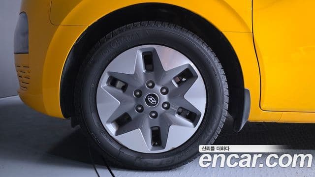 Hyundai Staria 2023 — Фото 5/20