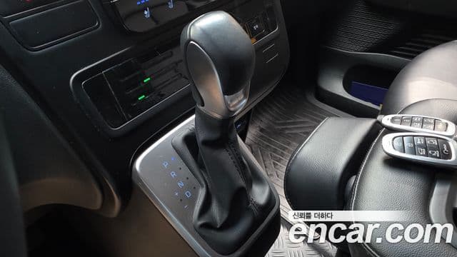 Hyundai Staria 2023 — Фото 9/20