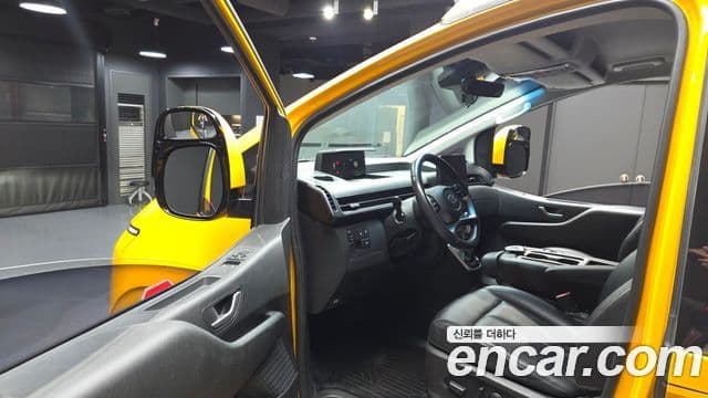Hyundai Staria 2023 — Фото 10/20