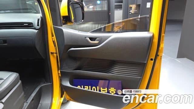 Hyundai Staria 2023 — Photo 19/34