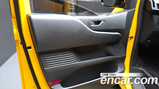 Hyundai Staria 2023 — Photo 17/34