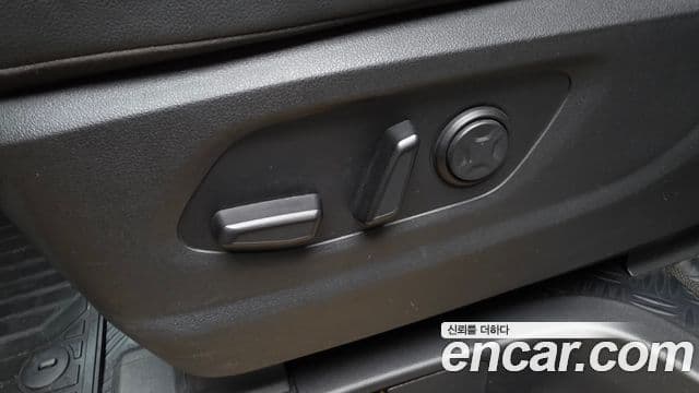 Hyundai Staria 2023 — Photo 8/34