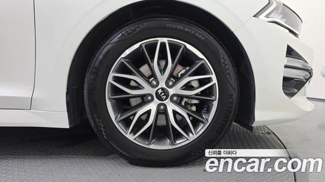 Kia K5 2020 — ფოტო 15/35