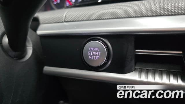 Kia K5 2020 — ფოტო 24/35