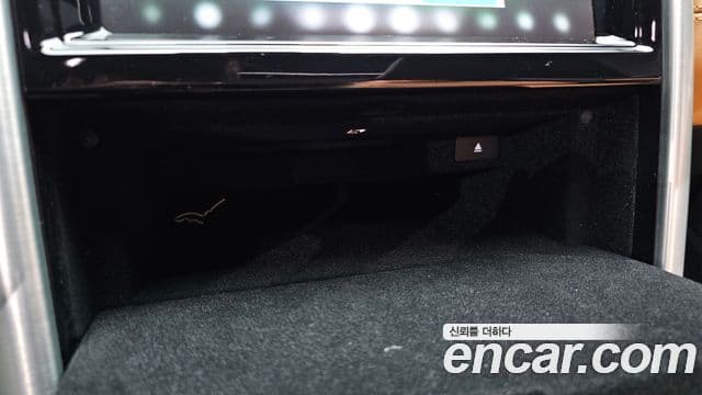 Land Rover Discovery 5 2019 — Şəkil 5/40