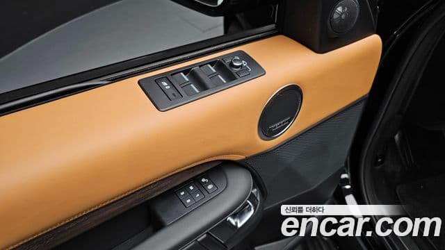 Land Rover Discovery 5 2019 — Şəkil 8/40
