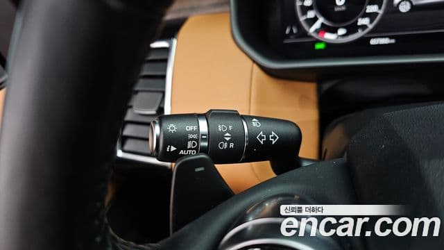 Land Rover Discovery 5 2019 — Şəkil 32/40