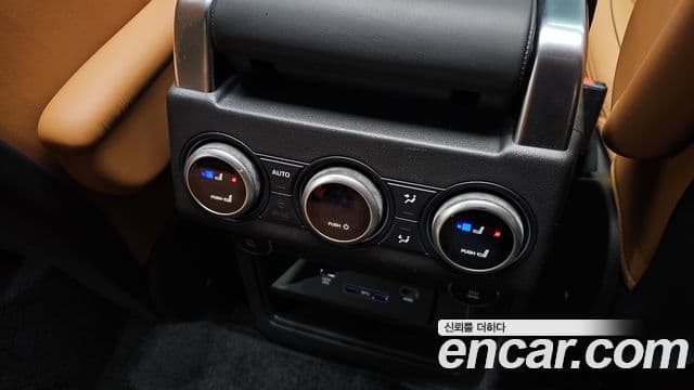 Land Rover Discovery 5 2019 — Şəkil 12/40
