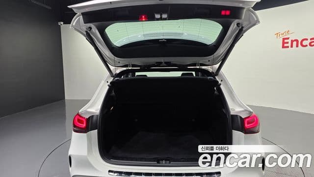 Mercedes-Benz EQA 2021 — ფოტო 9/20