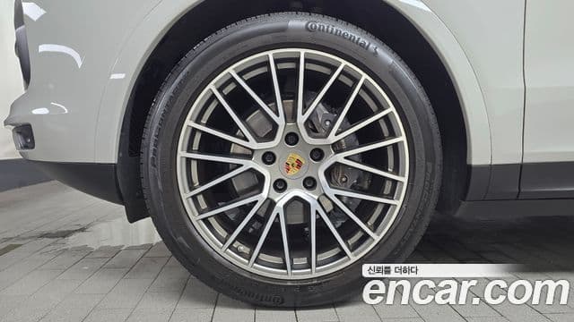 Porsche Cayenne 2022 — Şəkil 15/34