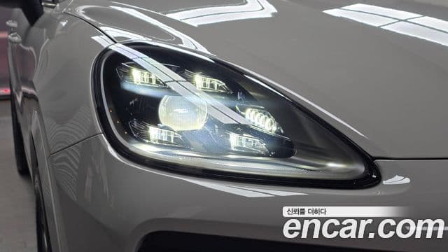 Porsche Cayenne 2022 — Şəkil 27/34