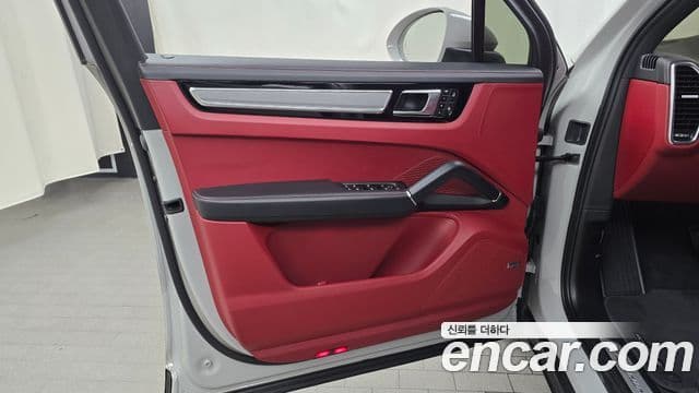 Porsche Cayenne 2022 — Şəkil 31/34