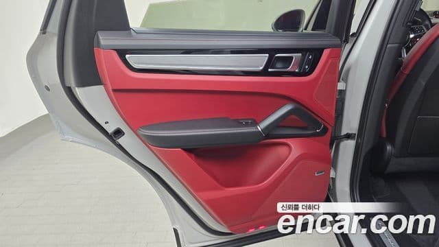 Porsche Cayenne 2022 — Şəkil 32/34