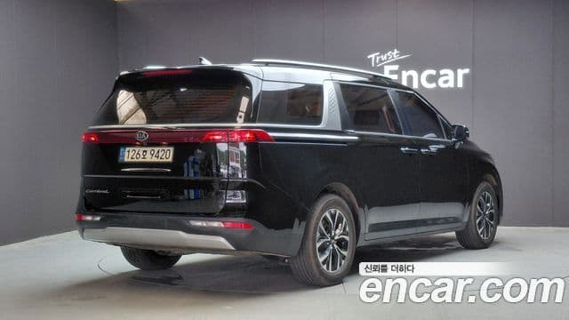 Kia Carnival 2021 — Photo 12/34