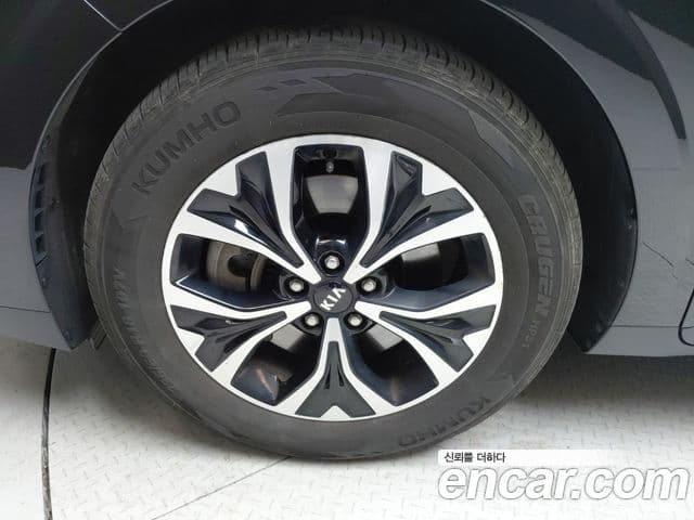 Kia Carnival 2021 — Photo 29/34