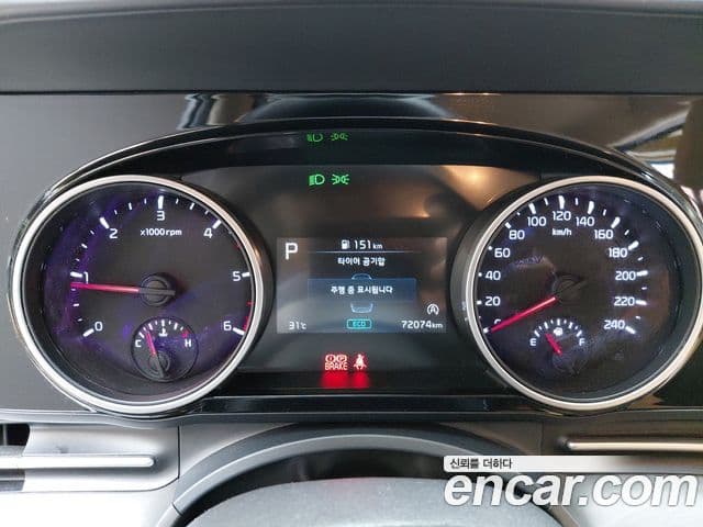 Kia Carnival 2021 — Photo 17/34