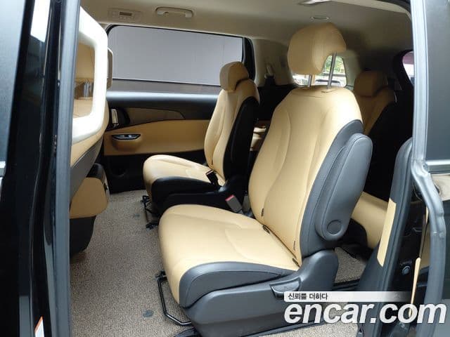 Kia Carnival 2021 — Photo 25/34