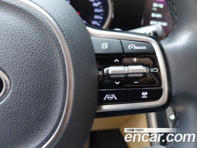 Kia Carnival 2021 — Photo 28/34