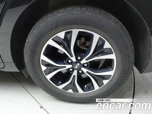 Kia Carnival 2021 — Photo 30/34