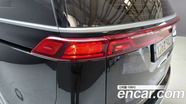 Kia Carnival 2021 — Photo 31/34