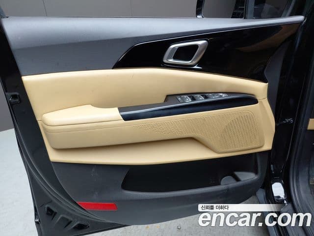 Kia Carnival 2021 — Photo 33/34