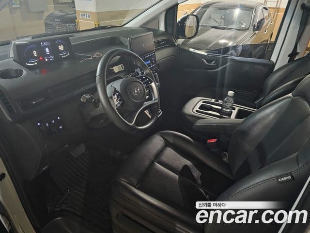 Hyundai Staria 2023 — Фото 1/19