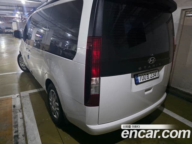 Hyundai Staria 2023 — Фото 12/19