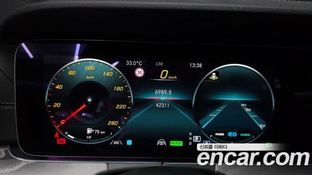 Mercedes-Benz E-Class 2022 — ფოტო 22/32