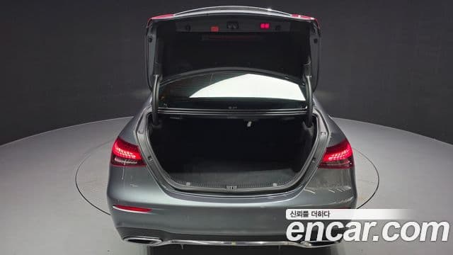 Mercedes-Benz E-Class 2022 — ფოტო 7/32