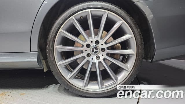 Mercedes-Benz E-Class 2022 — ფოტო 32/32