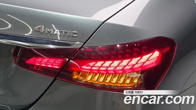 Mercedes-Benz E-Class 2022 — ფოტო 26/32