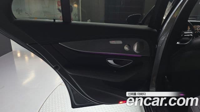 Mercedes-Benz E-Class 2022 — ფოტო 1/32