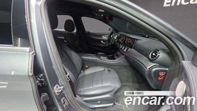 Mercedes-Benz E-Class 2022 — ფოტო 18/32