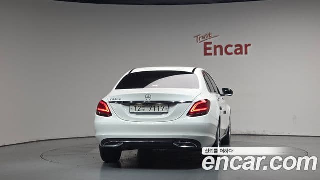 Mercedes-Benz C-Class 2018 — Фото 4/20