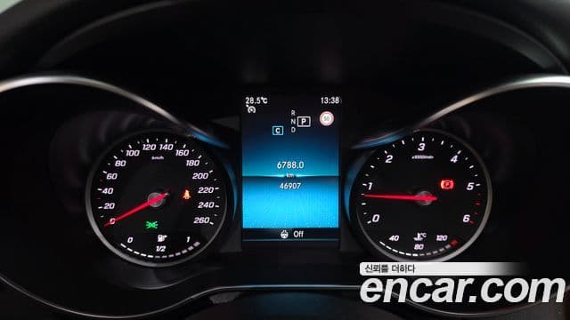Mercedes-Benz C-Class 2018 — Фото 8/20