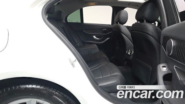 Mercedes-Benz C-Class 2018 — Фото 11/20