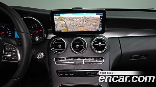 Mercedes-Benz C-Class 2018 — Фото 13/20