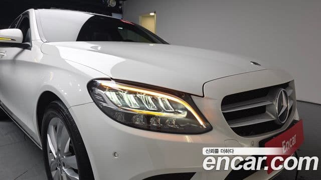 Mercedes-Benz C-Class 2018 — Photo 6/31