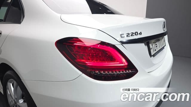 Mercedes-Benz C-Class 2018 — Photo 31/31