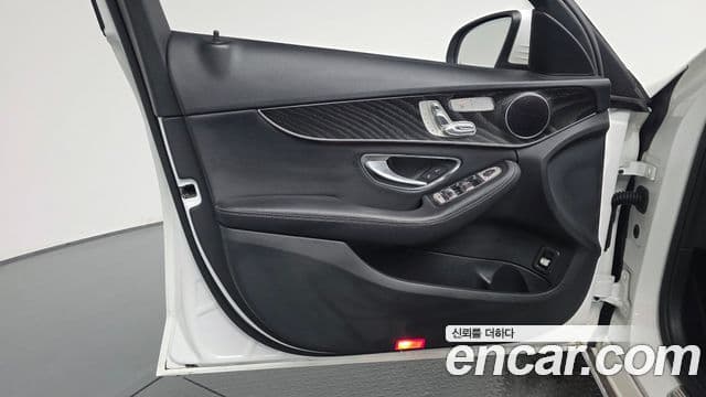 Mercedes-Benz C-Class 2018 — Photo 3/31
