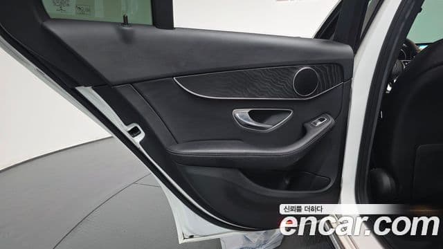 Mercedes-Benz C-Class 2018 — Photo 11/31