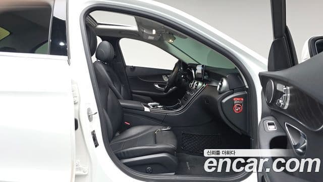 Mercedes-Benz C-Class 2018 — Photo 16/31